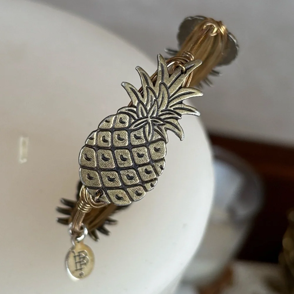 Bourbon & Bowties Gold Tone Pineapple Wire 7.5” Bangle Bracelet Tropical Fruit